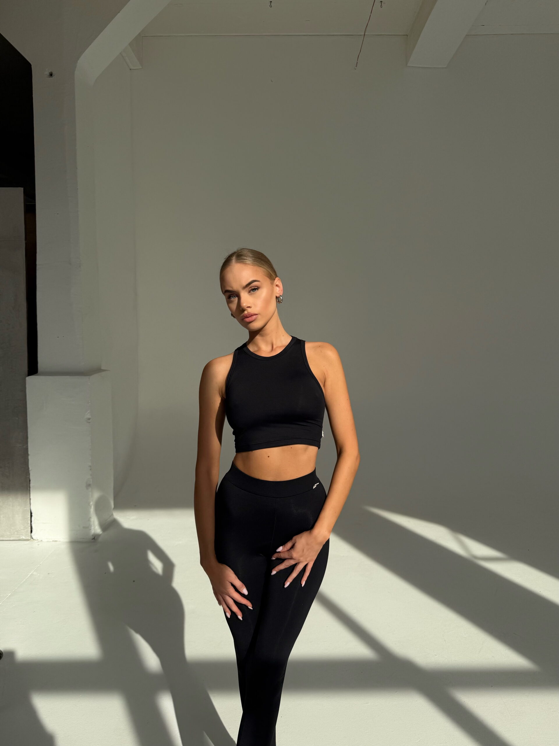 LEGY CROPPED TOP - Image 3