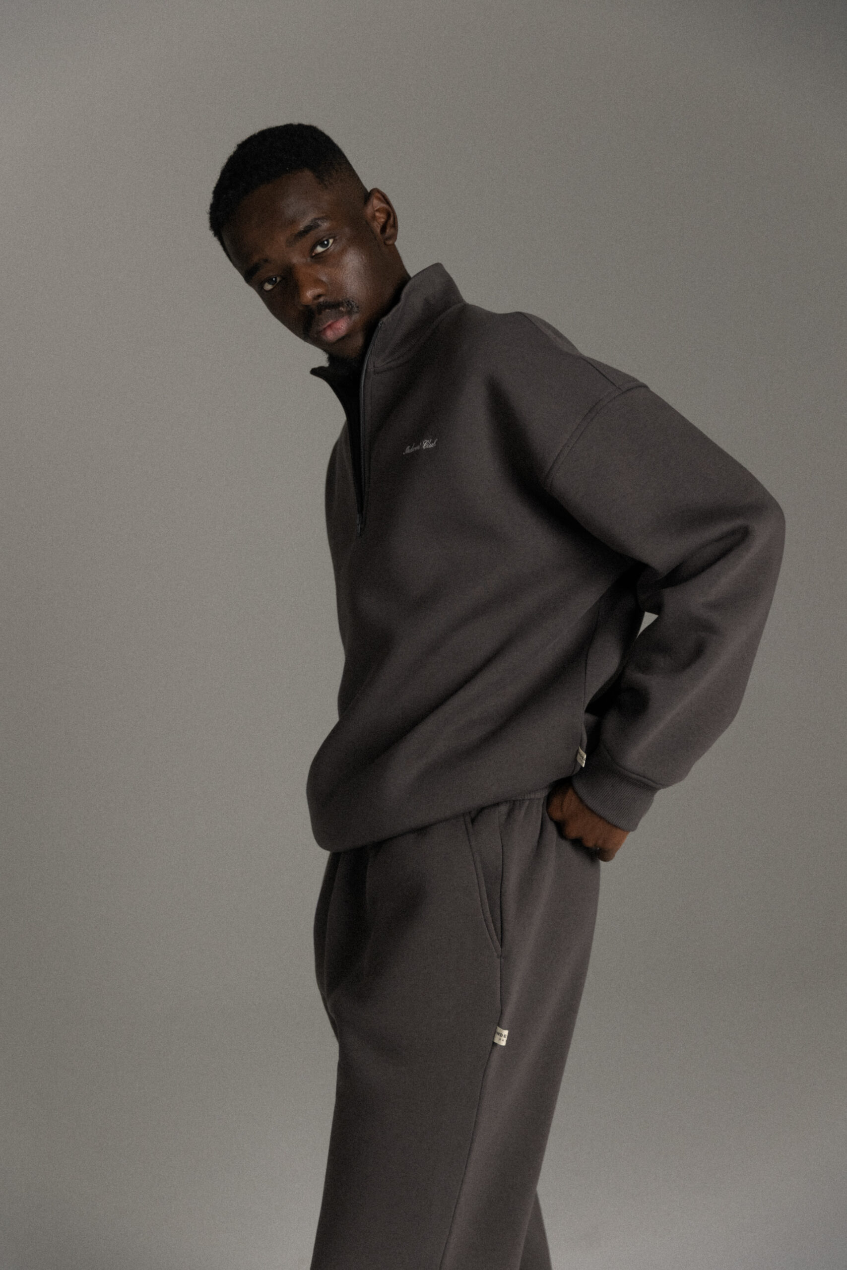 MEN'S HALF ZIP SWEATSHIRT IN DARK GRAY - Image 2