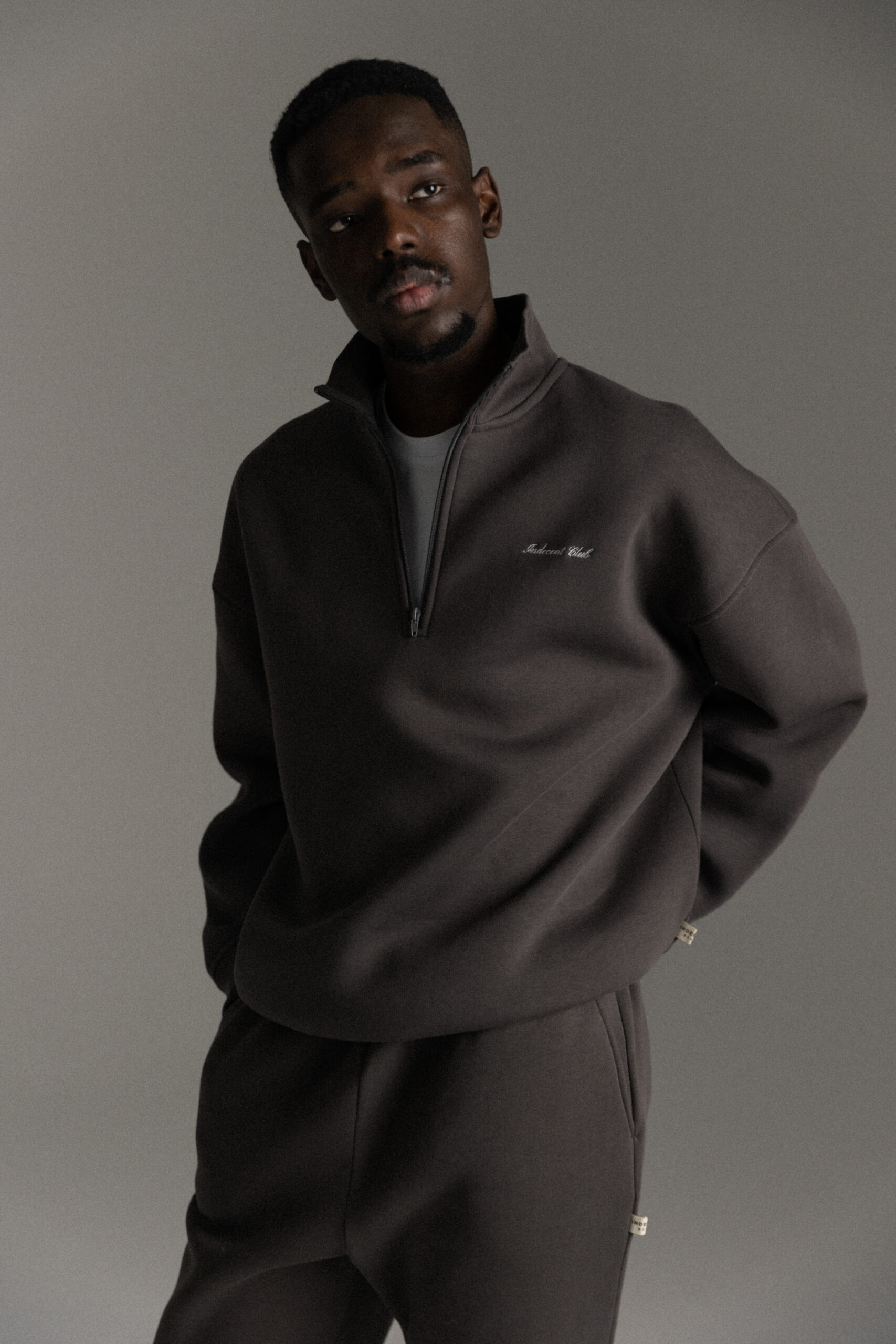 MEN'S HALF ZIP SWEATSHIRT IN DARK GRAY