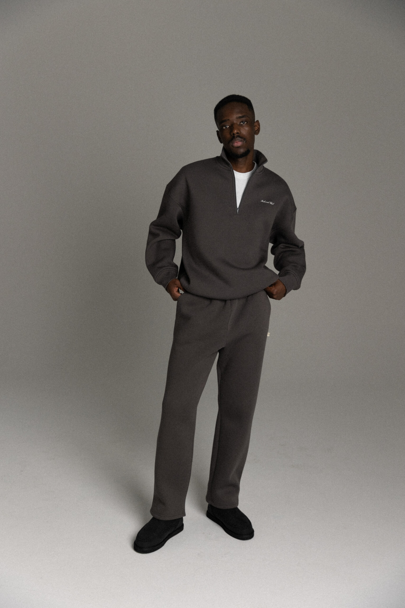 MEN'S HALF ZIP SWEATSHIRT IN DARK GRAY - Image 4