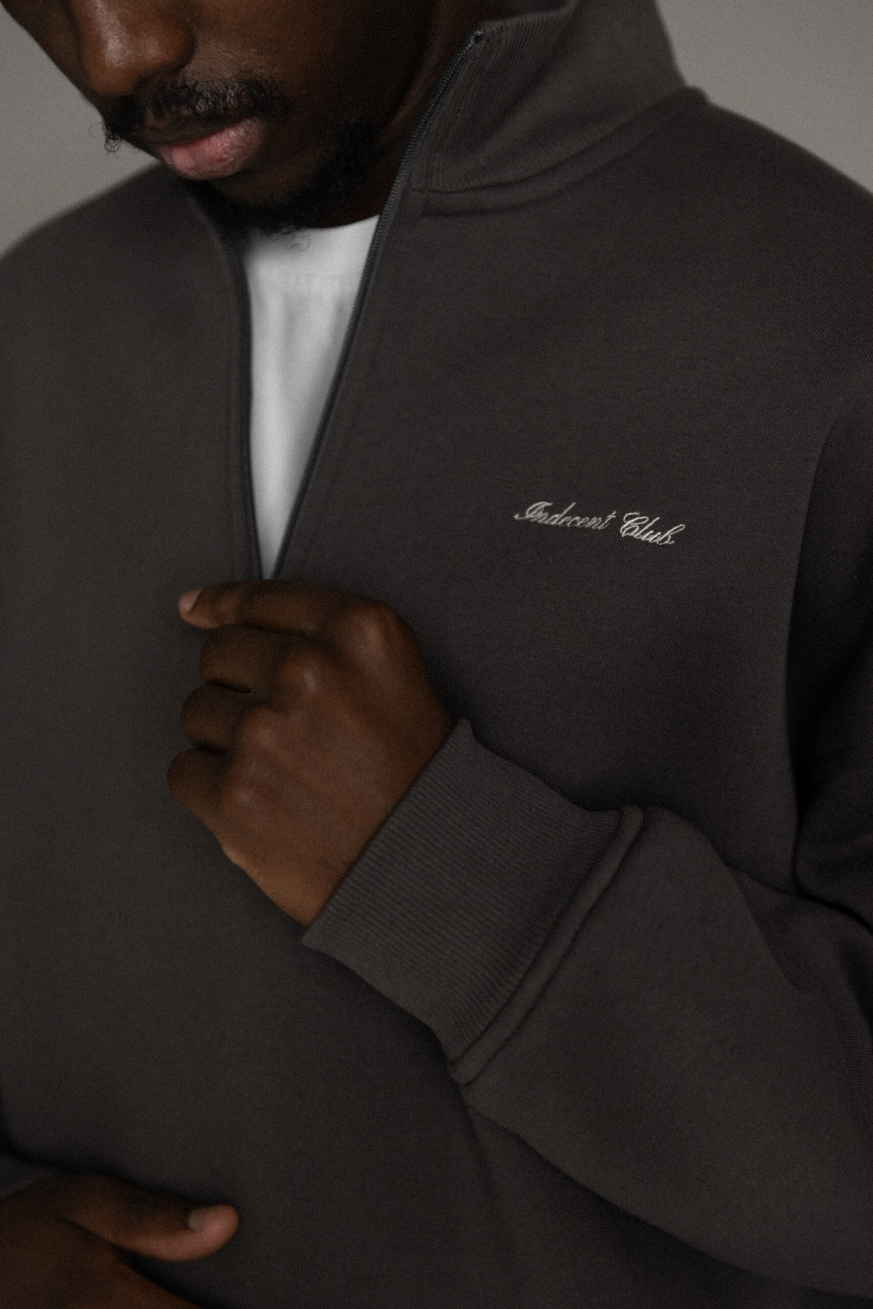 MEN'S HALF ZIP SWEATSHIRT IN DARK GRAY - Image 3