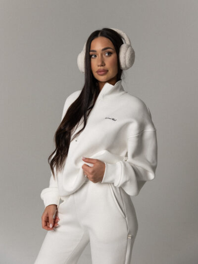 HALF ZIP SWEATSHIRT IN CREAMY