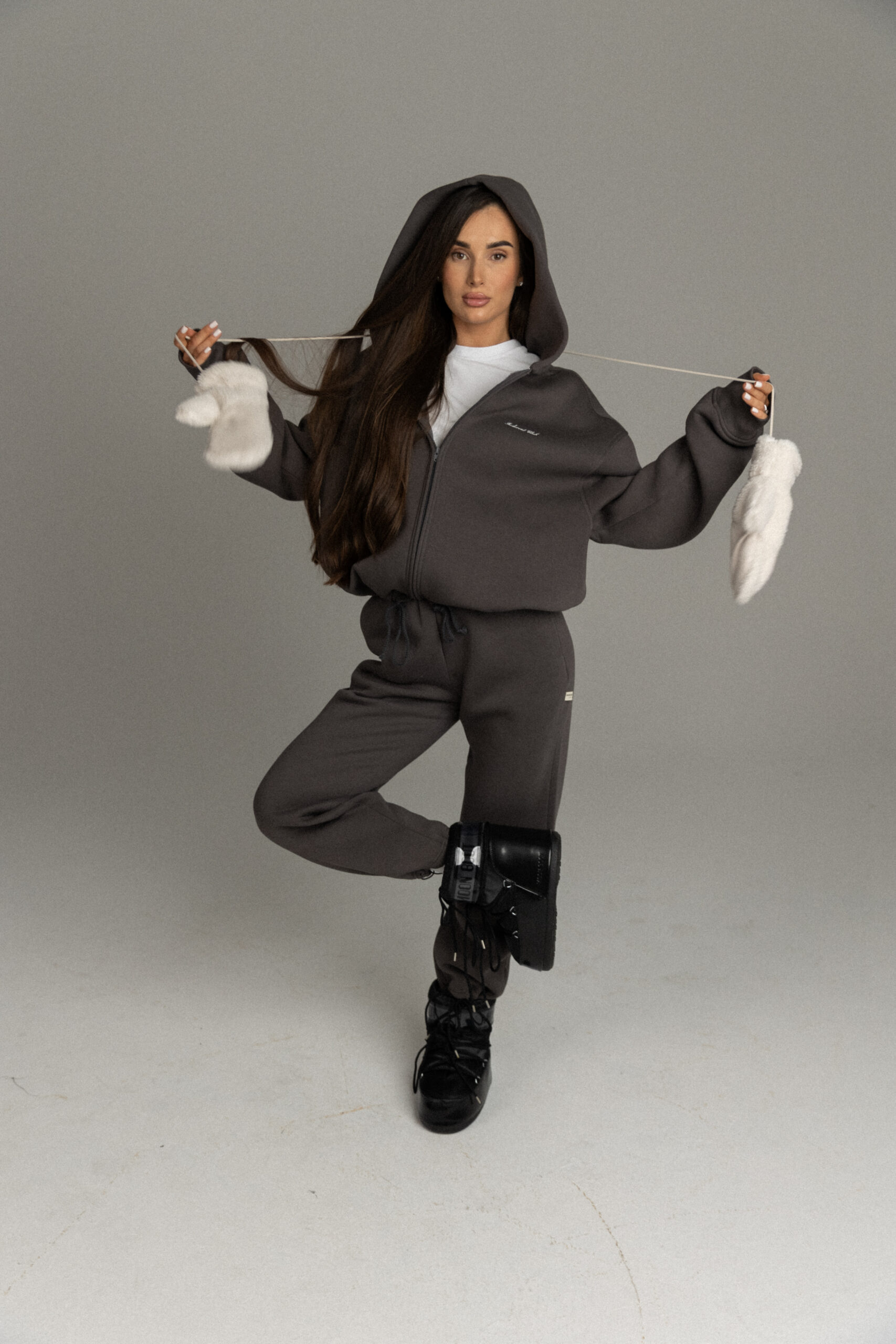 ZIP HOODIE IN DARK GRAY