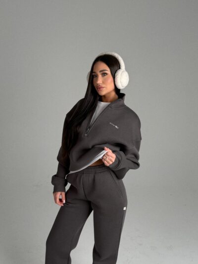 HALF ZIP SWEATSHIRT IN DARK GRAY